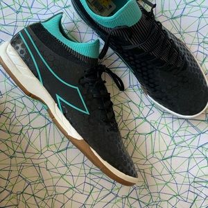 NWT women’s indoor soccer shoes